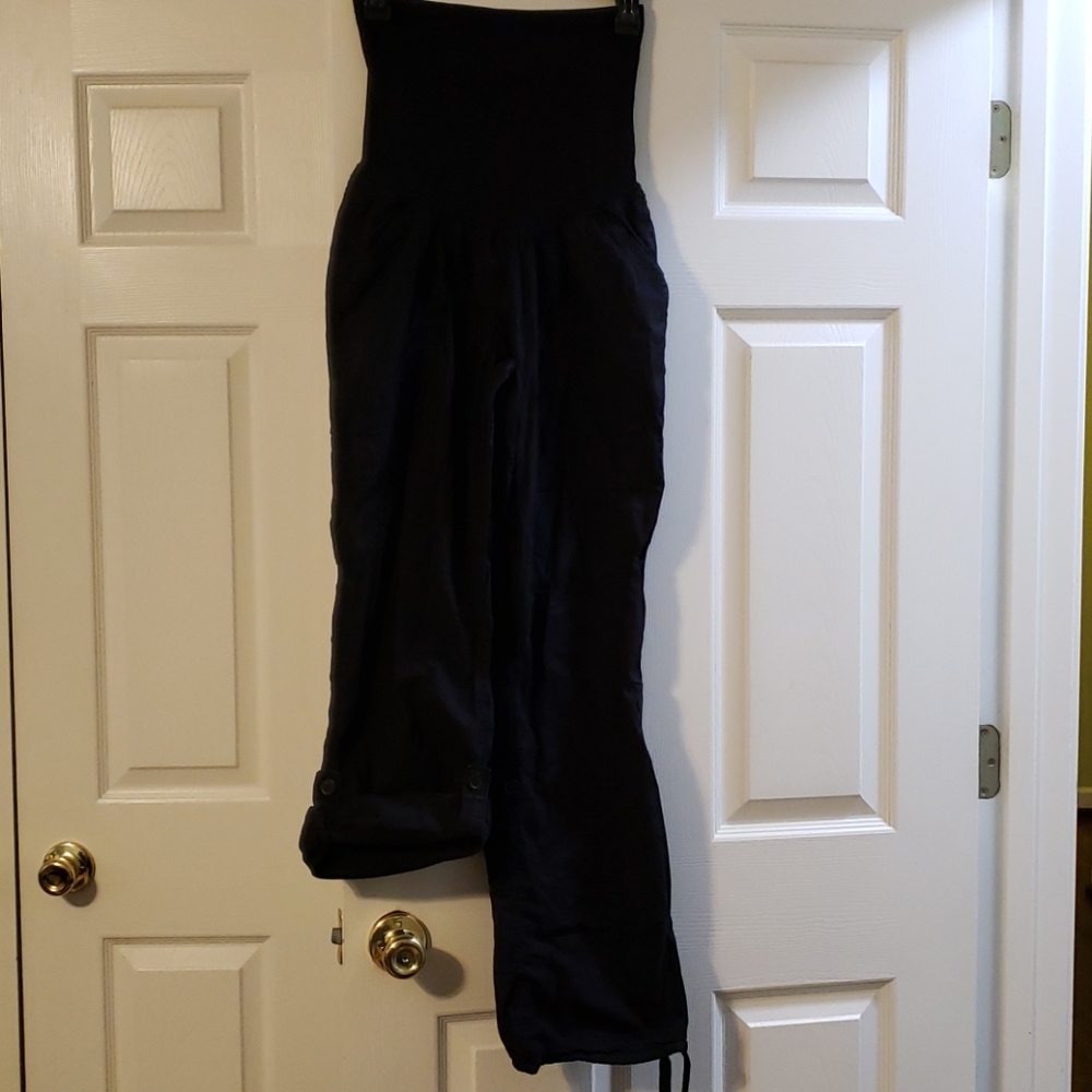 Motherhood Maternity Cargo Pants/Capri Black